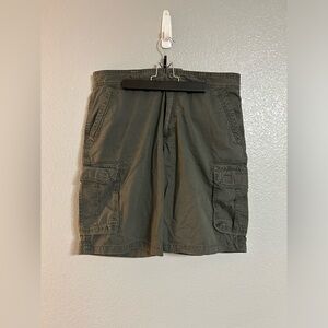 Men’s Junction West green cargo shorts size 36